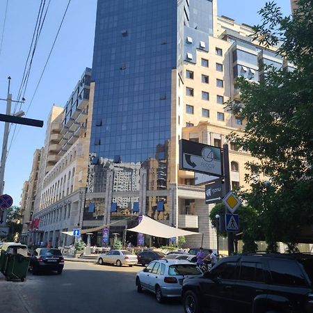 Pride Properties Welcomes You At 17 Buzant St 11-166 Yerevan Armenia Extérieur photo