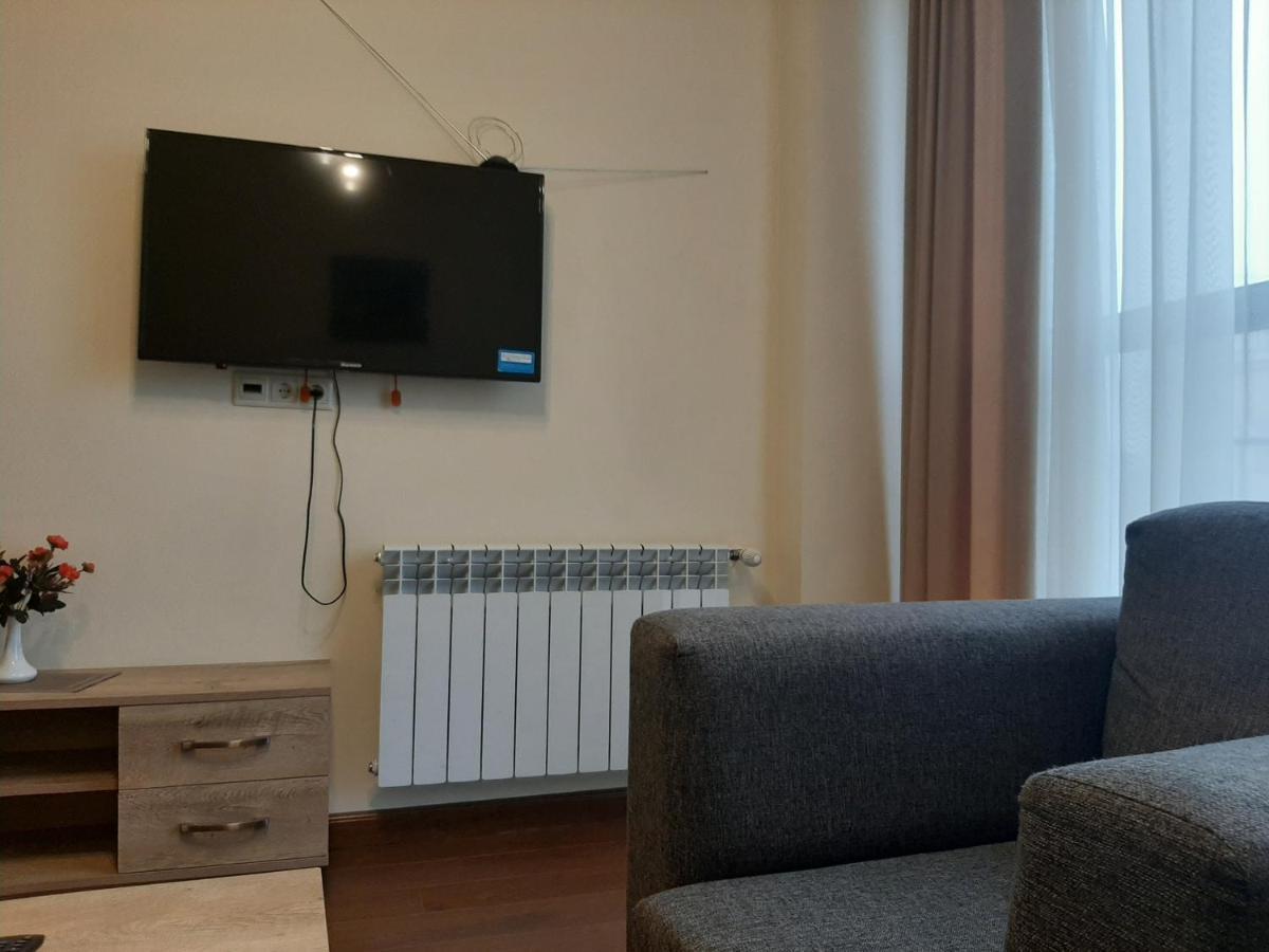 Pride Properties Welcomes You At 17 Buzant St 11-166 Yerevan Armenia Extérieur photo