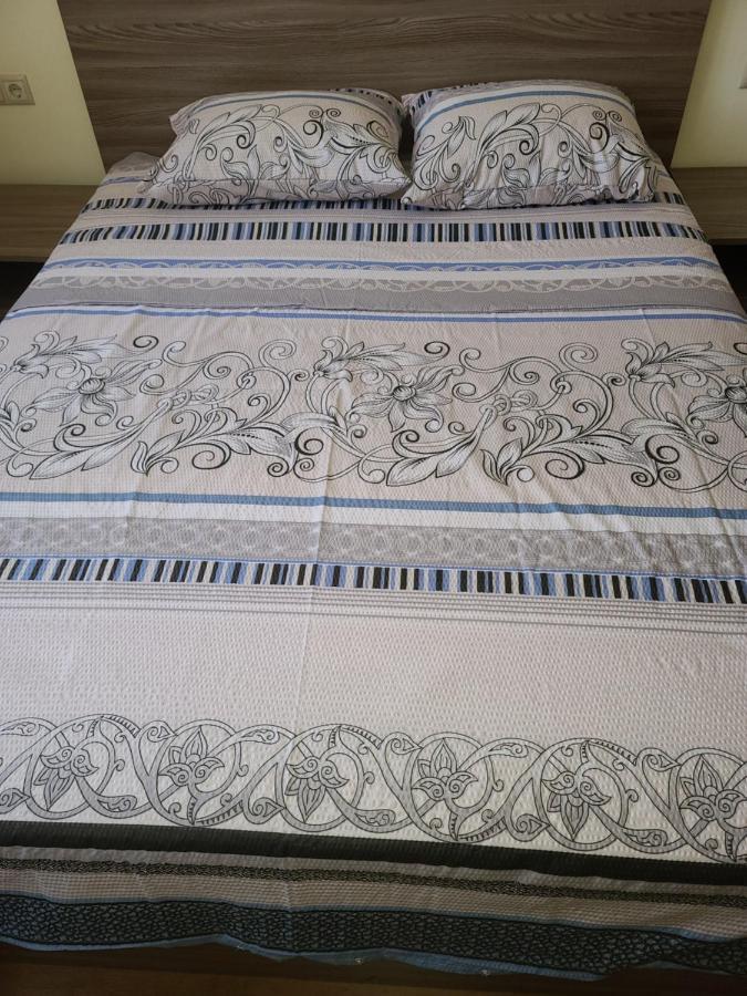 Pride Properties Welcomes You At 17 Buzant St 11-166 Yerevan Armenia Extérieur photo