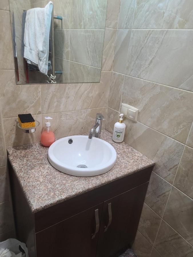 Pride Properties Welcomes You At 17 Buzant St 11-166 Yerevan Armenia Extérieur photo
